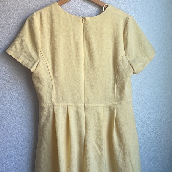 Yellow dress - Picture 7 of 8